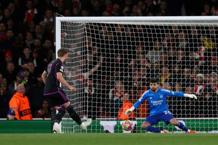 Harry Kane transforme un penalty pour le Bayern Munich face à Arsenal, en quart de finale aller de la Ligue des champions, le 9 avril 2024 à Londres ( AFP / Adrian DENNIS )