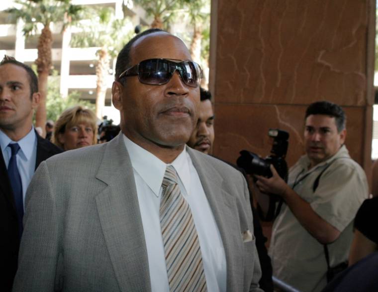 O.J. Simpson arrive à un tribunal de Las Vegas pour son procès pour vol, le 8 novembre 2007 ( POOL / Jae C. Hong )