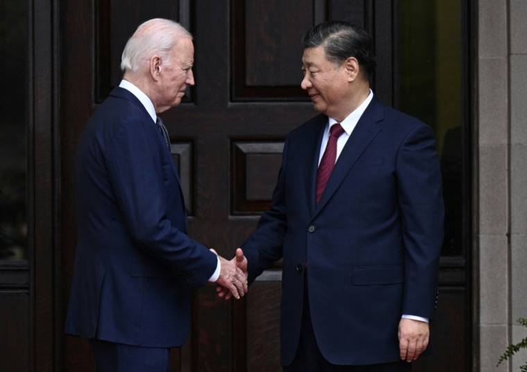 Le président américain Joe Biden et son homologue chinois Xi Jinping lors d'une rencontre au sommet de l'Apec, le 15 novembre 2023 à Woodside, en Californie ( AFP / Brendan SMIALOWSKI )