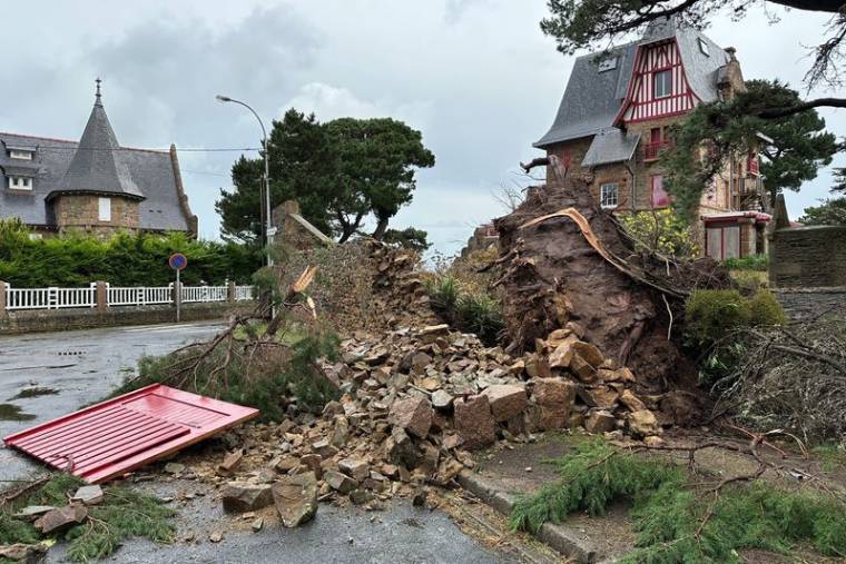 Dommages après la tempête Ciaran à Perros-Guirec, Bretagne