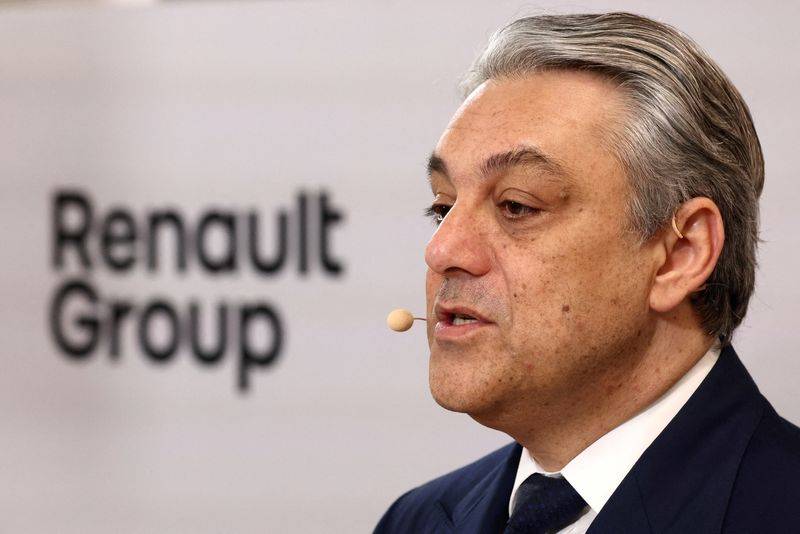 Luca de Meo, directeur général de Renault, s'exprime lors d'une conférence de presse à Boulogne-Billancourt