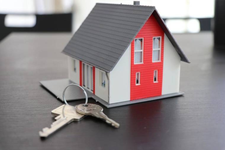 La revente d'un bien immobilier pour en faire un logement social donne actuellement droit à une dispense d'imposition sur la plus-value. Photo d'illustration.  (Schluesseldienst / Pixabay)