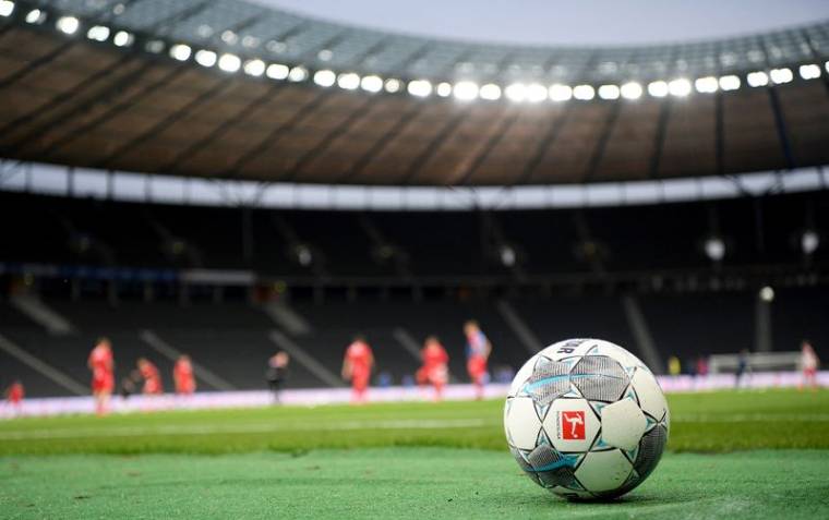 Leverkusen s'impose face à Leipzig, Augsburg et Monchengladbach se séparent sur un nul impressionnant