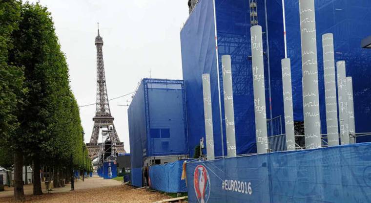 Touax avait installé les modules de la média base de la fanzone de Paris pendant l'Euro 2016. (© Touax)