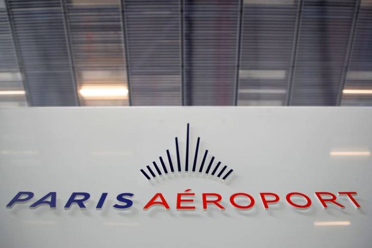 Le logo du Groupe ADP est visible à l'aéroport d'Orly