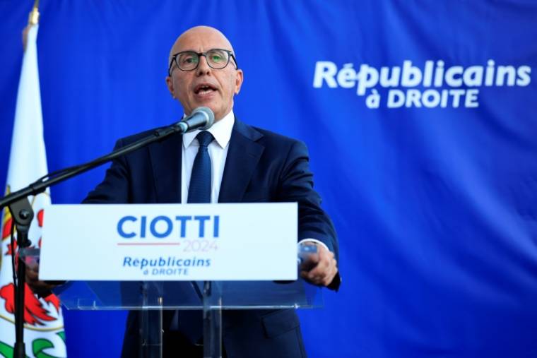 Le président du parti des Républicains Eric Ciotti prononce un discours au soir des résultats du premier tour des législatives, le 30 juin 2024 à Nice ( AFP / Valery HACHE )