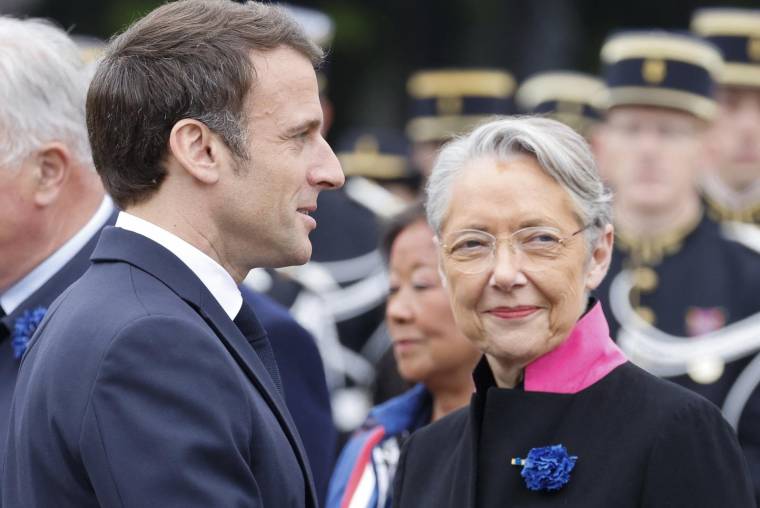 Emmanuel Macron et Elisabeth Borne, le 8 mai 2023, à Paris ( POOL / LUDOVIC MARIN )