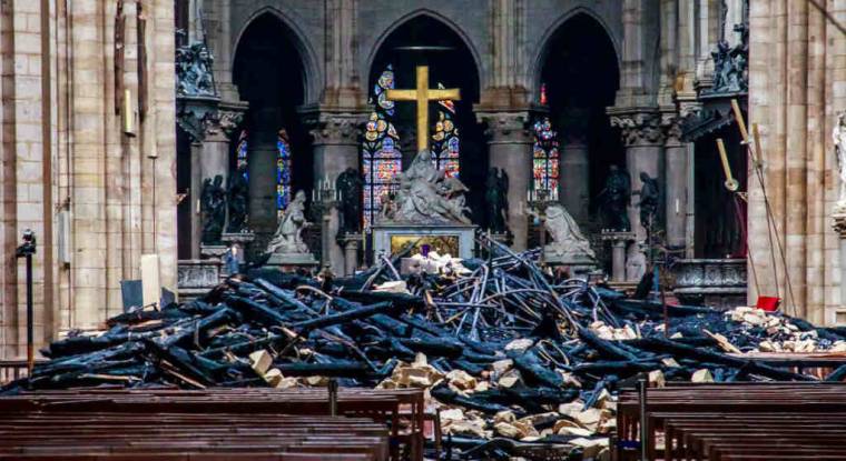 La cathédrale Notre-Dame de Paris a été en partie détruite par un incendie le 15 avril au soir. (© C. Petit Tesson / POOL / AFP)