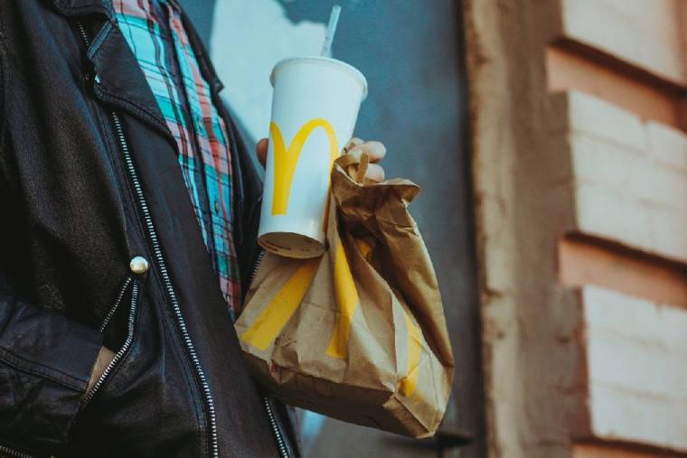 Objectif zéro déchet: McDonald’s encore loin du compte, selon un collectif de consommateurs (Crédits photo : Unsplash - Andrew Herashchenko )