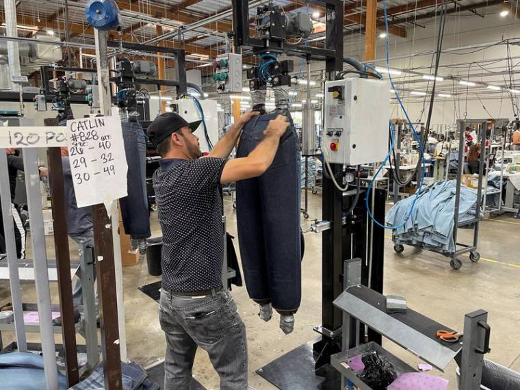 Une usine de confection de jeans à Los Angeles