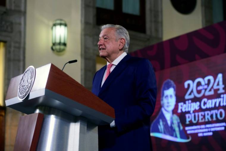 Photo diffusée par la présidence mexicaine montre le président Andres Manuel Lopez Obrador s'exprimant lors d'une conférence de presse à Mexico le 9 avril 2024 ( Mexican Presidency / Handout )