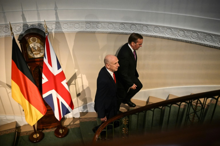 Le secrétaire britannique à la la Défense John Healey, au premier plan, et le ministre de la défense allemand Boris Pistorius, au second plan, à Londres au Royaume-Uni le 23 octobre 2024 ( AFP / JUSTIN TALLIS )