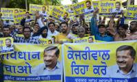 Manifestation pour la libération du ministre en chef de Delhi, Arvind Kejriwal, le 8 avril 2024 à Amritsar, en Indde ( AFP / Narinder NANU )