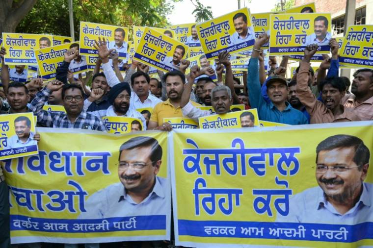 Manifestation pour la libération du ministre en chef de Delhi, Arvind Kejriwal, le 8 avril 2024 à Amritsar, en Indde ( AFP / Narinder NANU )