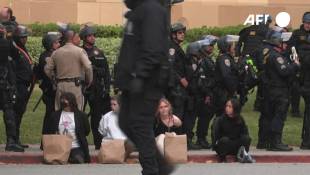 Etats-Unis : des étudiants arrêtés à UCLA après le démantèlement du campement pro-palestinien