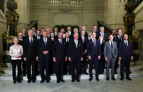Les dirigeants de l'Union européenne se réunissent avec le roi Philippe à Bruxelles le 17 avril 2024 ( POOL / Olivier HOSLET )