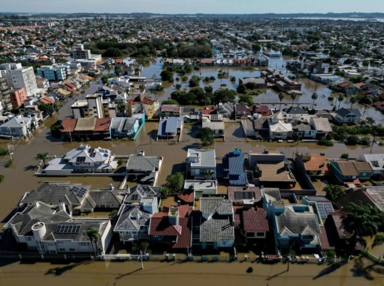 Vue aérienne des inondations à Porto Alegre, le 7 mai 2024 au Brésil ( AFP / Nelson ALMEIDA )