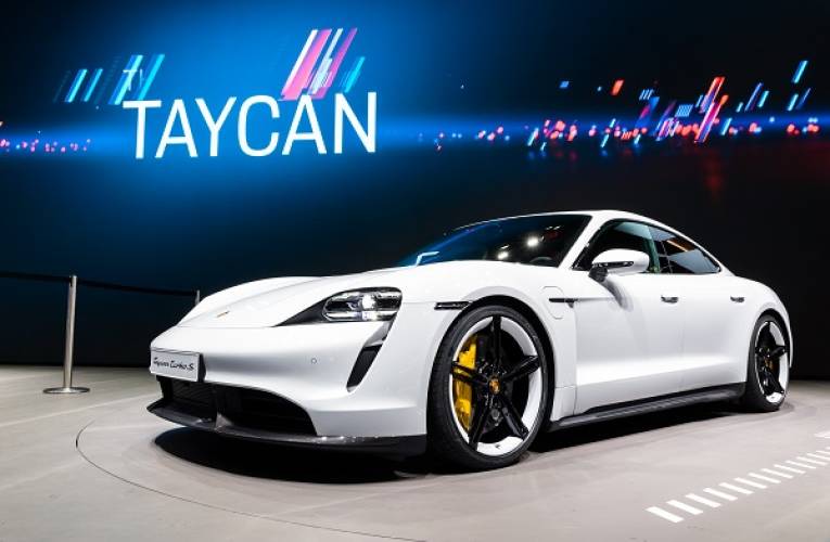 La Porsche Taycan : une petite révolution technologique (Crédits photo : Shutterstock)