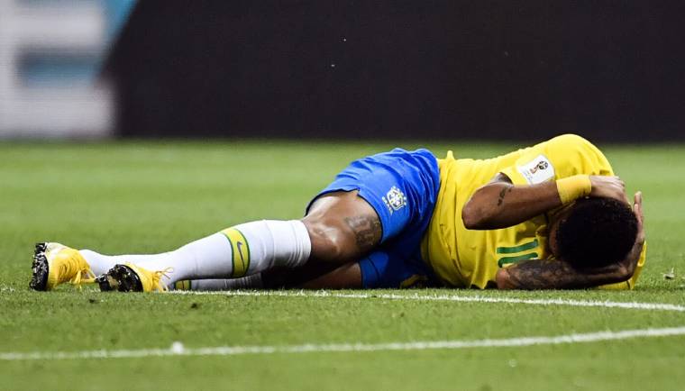 Le Brésil trébuche et perd Neymar, un doublé de Messi et l’Argentine