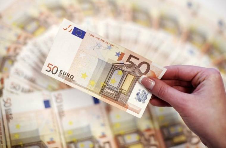 LA FRANCE LÈVE 7 MILLIARDS D'EUROS À 30 ANS, PLUS DE 31 MILLIARDS DEMANDÉS