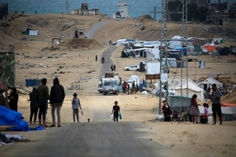 Des Palestiniens se préparent à fuir Rafah, dans le sud de la bande de Gaza, le 13 mai 2024 ( AFP / - )