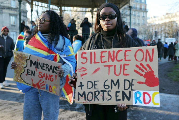 Manifestation à Paris pour dénoncer le manque de soutien international face à l'offensive du groupe armé M23 soutenu par le Rwanda dans l'Est de la République démocratique du Congo, le 1er février 2025 ( AFP / Thomas SAMSON )