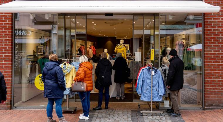Frustrés par la fermeture des commerces «non essentiels», les consommateurs européens pourraient se rattraper en puisant dans une épargne pléthorique. (© A.Heimken / AFP)