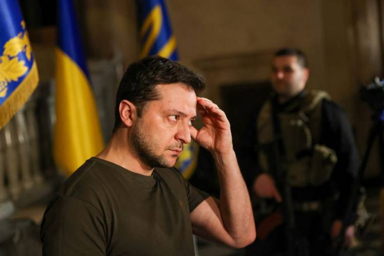 UKRAINE: LES LIGNES DE DÉFENSE TIENNENT FACE AUX ATTAQUES RUSSES, DIT ZELENSKI
