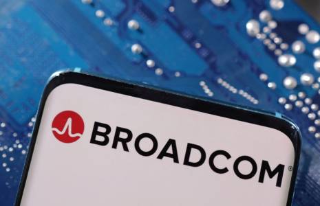 Illustration d'un smartphone et du logo Broadcom