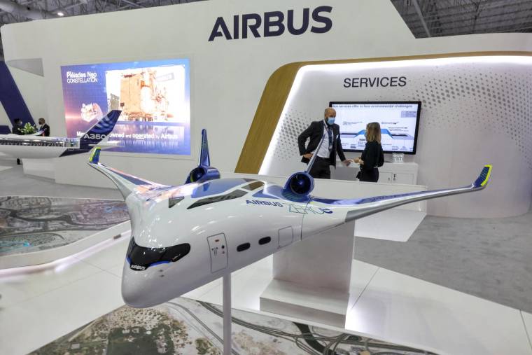 Maquette d'un Airbus ZEROe, avion hybride à hydrogène. ( AFP / GIUSEPPE CACACE )