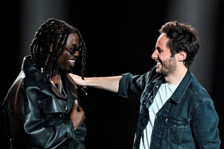 The rapper Gazo and the singer and composer Vianney during the Victoires de la musique at the Seine Musicale, February 9, 2024 in Boulogne-Billancourt, near Parise de Boulogne-Billancourt, in Hauts-de-Seine, February 9, 2024 ( AFP / Bertrand GUAY)
