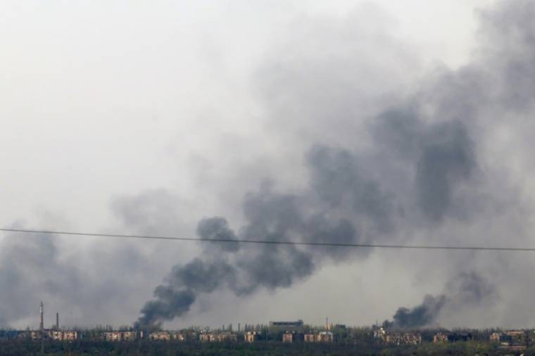 De la fumée près de Tchassiv Iar après un bombardement, le 11 avril 2024 en Ukraine ( AFP / Anatolii STEPANOV )