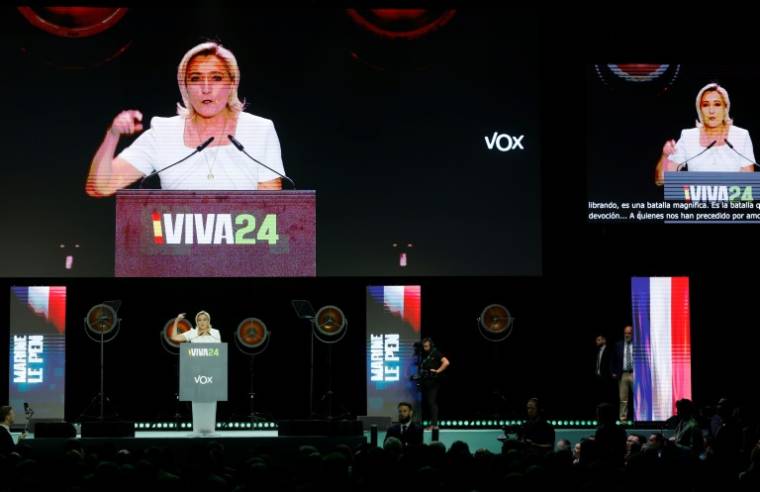 Marine Le Pen lors d'un meeting du parti espagnol Vox à Madrid, le 19 mai 2024 ( AFP / OSCAR DEL POZO )