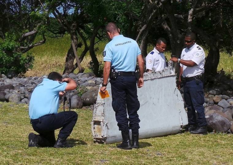 LE DÉBRIS DÉCOUVERT À LA RÉUNION APPARTIENT AU BOEING DU MH370