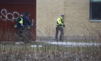 Des policiers en position près d'une école à Orebro en Suède le 4 février 2025 ( TT NEWS AGENCY / Kicki NILSSON )