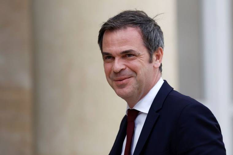 Le porte-parole du gouvernement français Olivier Véran arrive au palais de l'Elysée