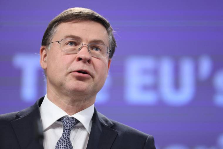 Valdis Dombrovskis le 7 juin à Bruxelles. ( AFP / KENZO TRIBOUILLARD )