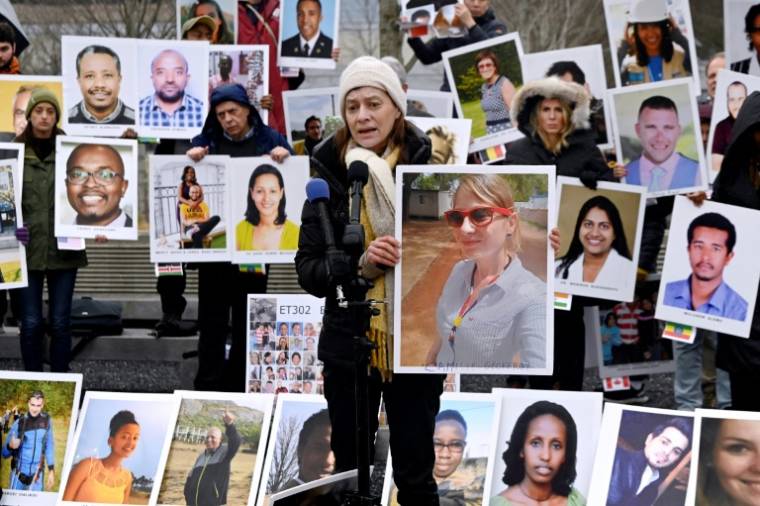 Des familles de victimes du crash d'un Boeing 737 MAX en Ethiopie le 10 mars 2019, manifestent quatre ans plus tard devant le siège de Boeing à Arlington (Virginie) ( AFP / OLIVIER DOULIERY )