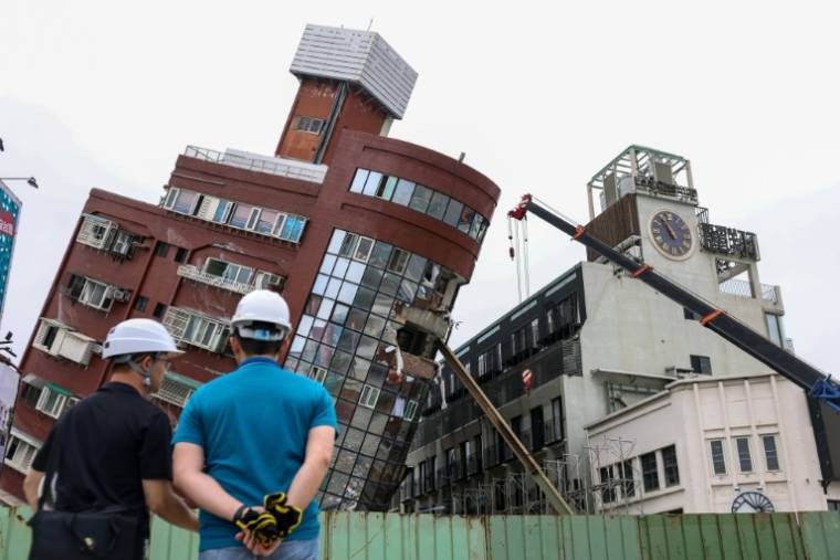 Démolition de l'immeuble Uranus endommagé par un séisme, à Hualien (Taïwan) le 5 avril 2024 ( AFP / I-Hwa CHENG )