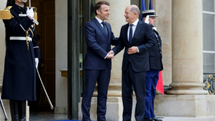 Emmanuel Macron reçoit le  chancelier allemand Olaf Scholz à l'Elysée, le 22 janvier 2025 à Paris ( AFP / Ludovic MARIN )