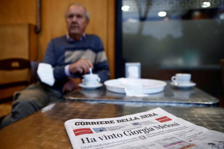 Une du journal Corriere della Sera au lendemain de la victoire de Frères d'Italie aux élections législatives italiennes