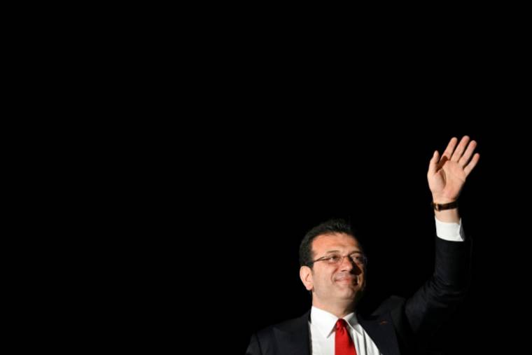 Le maire d'opposition d'Istanbul Ekrem Imamoglu a revendiqué la victoire dimanche soir ( AFP / YASIN AKGUL )