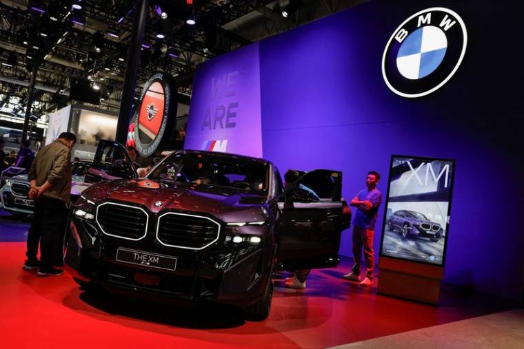 Le véhicule électrique hybride BMW XM à l'Exposition internationale de l'automobile de Pékin