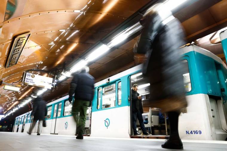 Le métro de Paris à la veille d'une grève contre la réforme des retraites