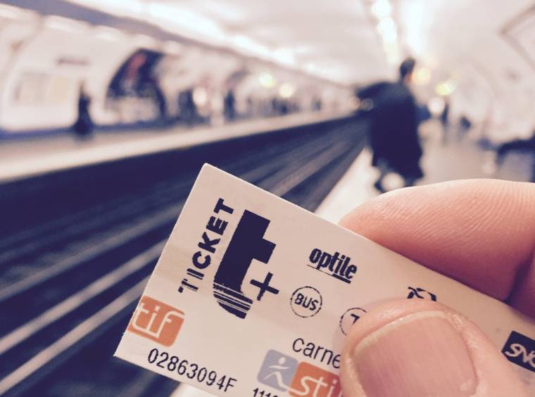 Île-de-France: le ticket de métro en carton, c’est bientôt fini (Crédit photo: Luc Legay - Flickr)