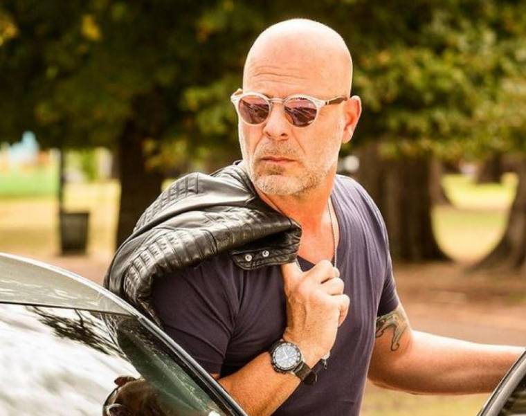 À 67 ans, Bruce Willis a décidé de mettre un terme à sa carrière pour raisons de santé. crédit photo : Capture d’écran Instagram @dobledebruce