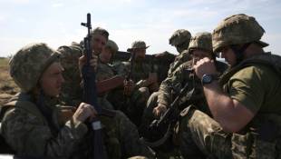 Des soldats ukrainiens dans la région de Donetsk, le 8 juin 2023 dans l'est de l'Ukraine ( AFP / Anatolii Stepanov )