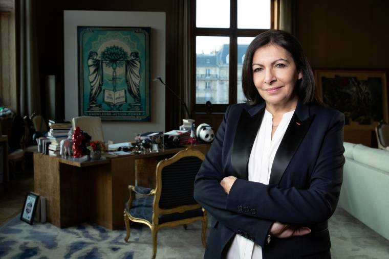 La maire de Paris Anne Hidalgo dans son bureau de l'hôtel de ville, le 24 janvier 2020. ( AFP / JOEL SAGET )