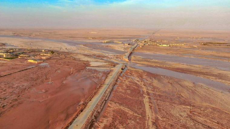Vue générale des eaux de crue couvrant la région en Al-Mukhaili, en Libye