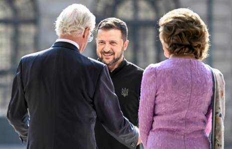 Le président ukrainien Volodymyr Zelensky accueilli à Stockholm le 31 mai 2024 par le couple royal ( TT News Agency / Fredrik SANDBERG )